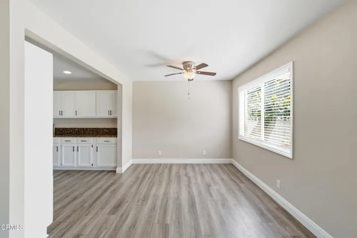 8_dining area