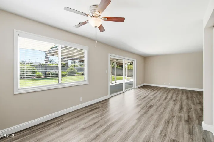 9_dining area