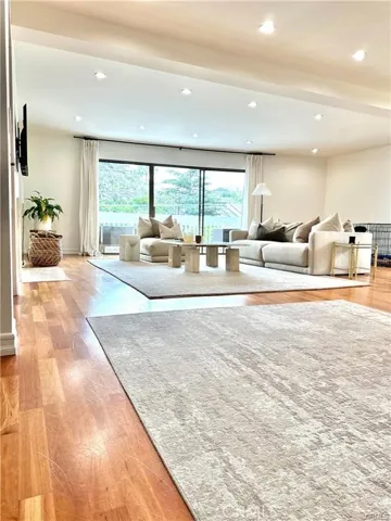 1310 Roxbury Drive 302, Los Angeles, California 90035
