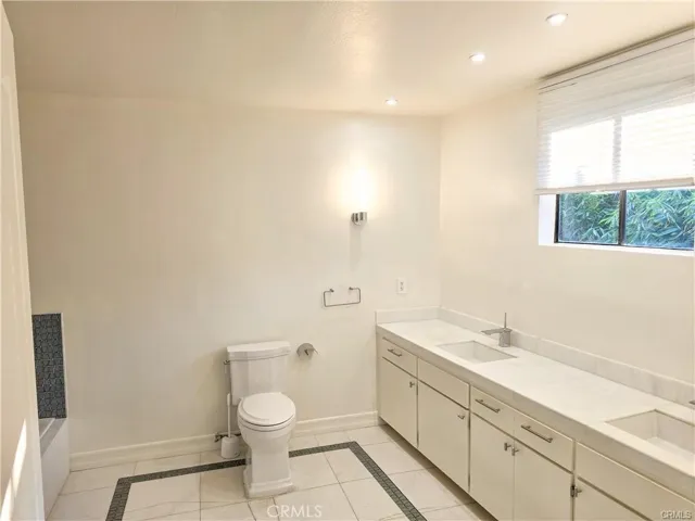 1310 Roxbury Drive 302, Los Angeles, California 90035