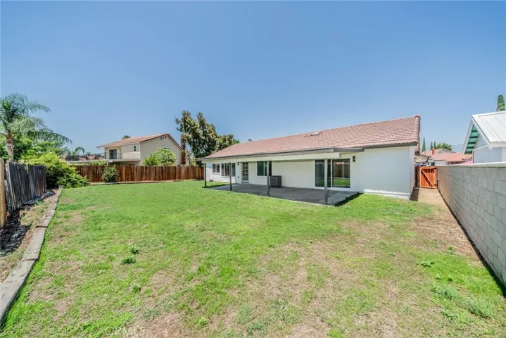 1041 Sunset Circle, Rialto, California 92376