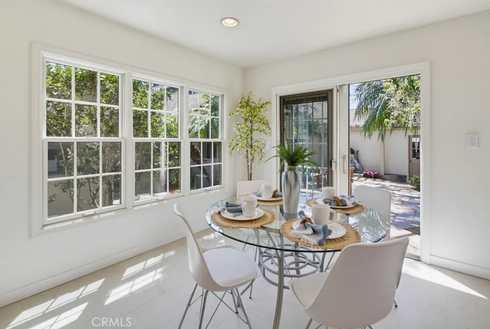 Breakfast area in kitchen
