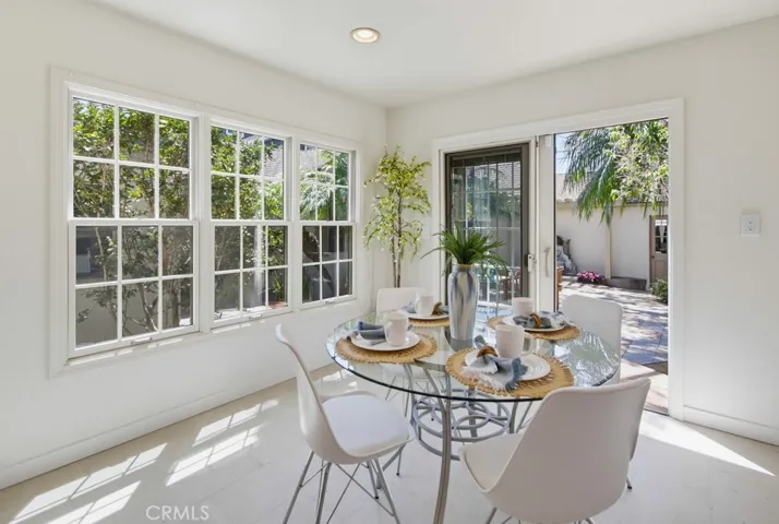 Breakfast area in kitchen