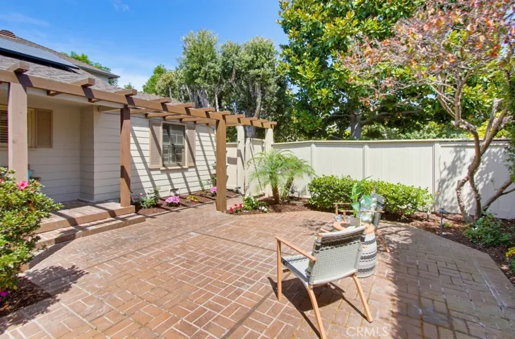 Quiet, private front patio