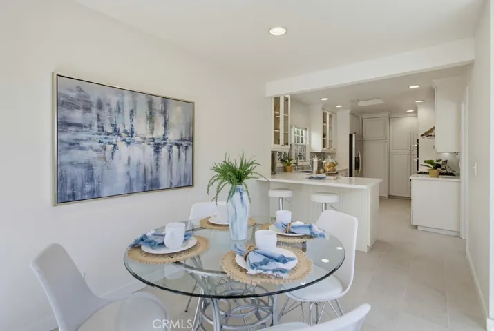 Breakfast area facing the kitchen