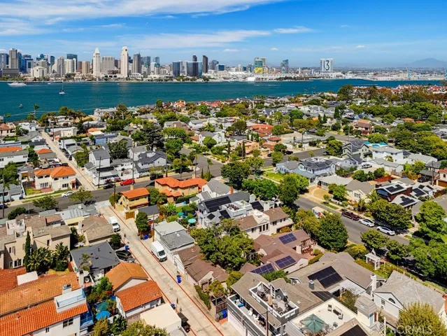 1 1/2 blocks from the bay