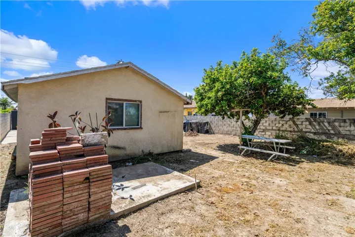 2521 W Stanford, Santa Ana, California 92704
