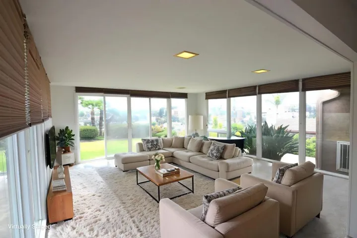 https://zimg.paragon.ice.com/ParagonImages/Property/PA/SDMLS/-530887/17/120/90/8c080667924791ffeb09ef5f112aa76c/3/fd5c6d27e745f10b6bba00f5df8a0434/-530887-f50e0ad0-bda0-4804-9bb8-c715f6dc008c.JPG