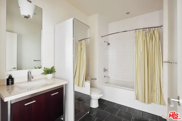 1155 S Grand Avenue 1307, Los Angeles, California 90015