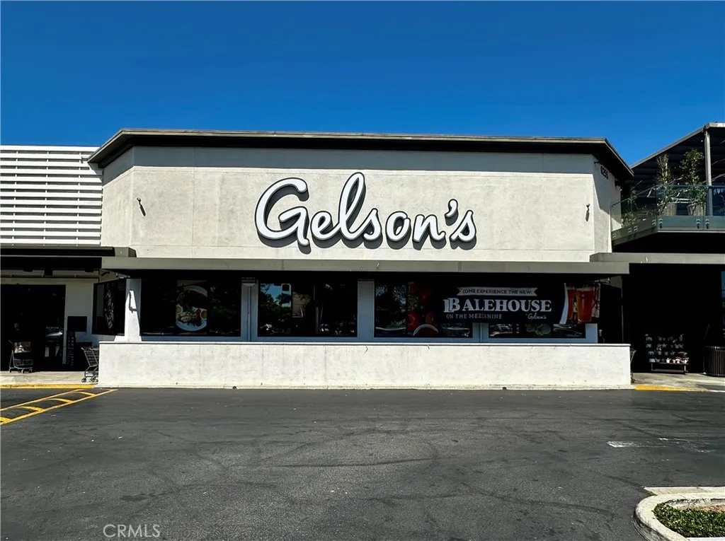 One of many grocery spots around Marina Pacifica.