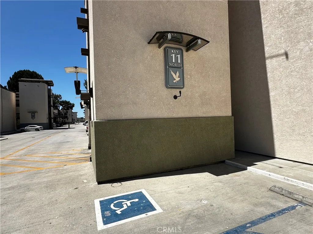 Building unit number Key 11 North.