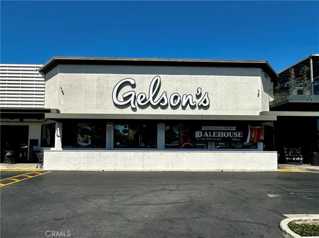 One of many grocery spots around Marina Pacifica.