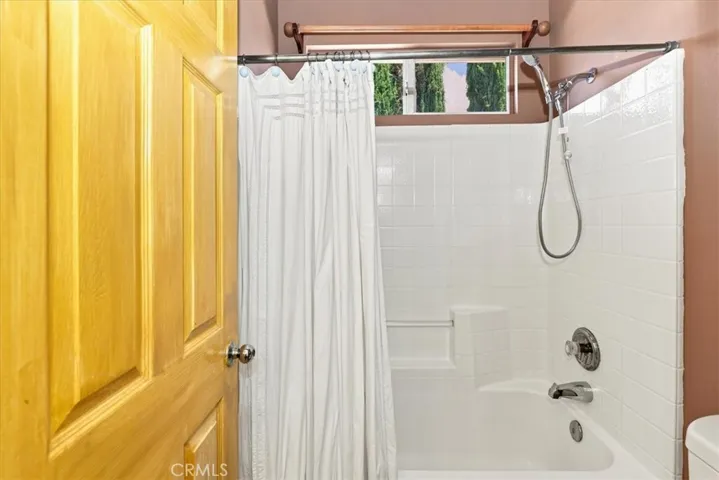 Main Floor Full Bath