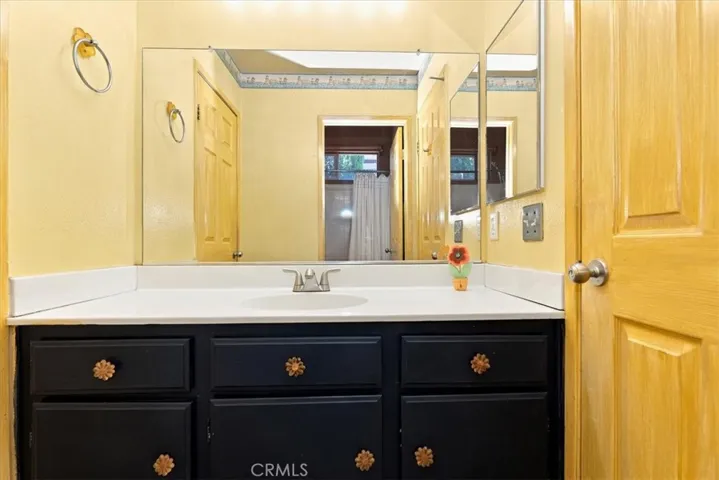 Main Floor Full Bath