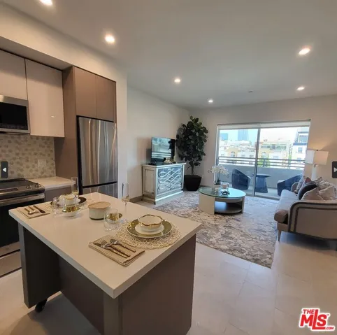 750 S Kingsley Drive 205, Los Angeles, California 90005