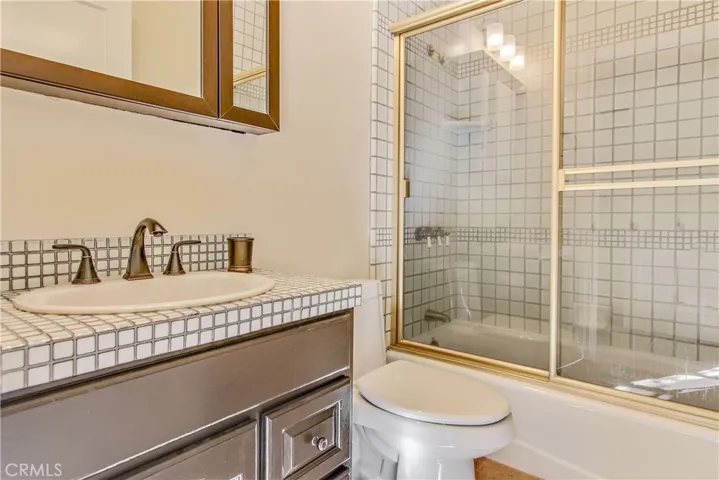 5923 Jumilla Avenue, Woodland Hills, California 91367