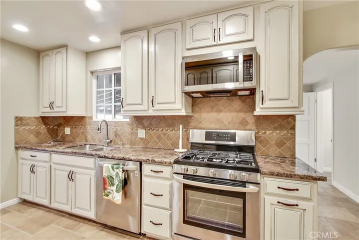 5923 Jumilla Avenue, Woodland Hills, California 91367