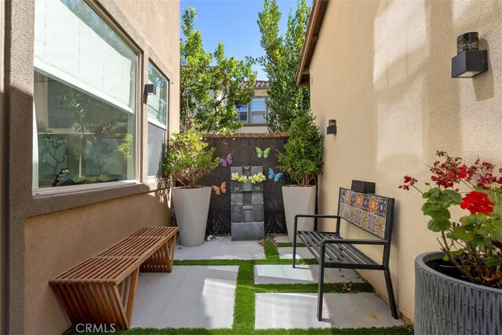 Enjoy a private, low-maintenance courtyard. An ideal outdoor retreat for morning coffee, evening wine, or relaxing with a good book.