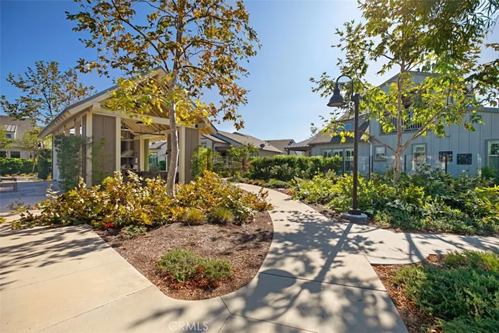 TBeautifully landscaped pathways connect residents to parks, pools, fitness amenities, playgrounds, and the exceptional lifestyle Rancho Mission Viejo is known for.