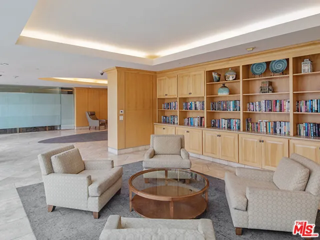 2700 S Neilson Way 1115, Santa Monica, California 90405