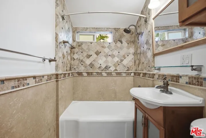 325 Vernon Avenue 4, Venice, California 90291