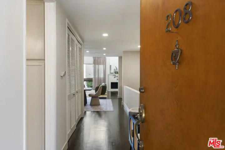 11628 Montana Avenue 208, Los Angeles, California 90049