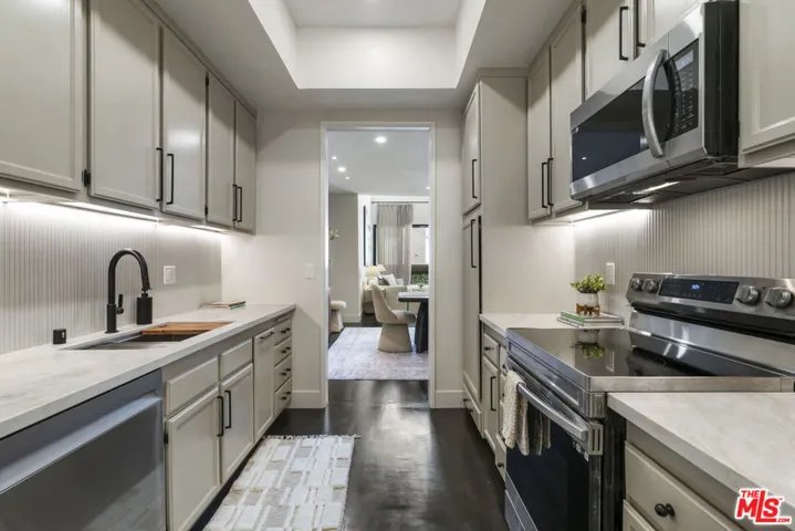 11628 Montana Avenue 208, Los Angeles, California 90049