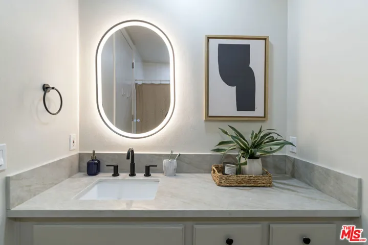 11628 Montana Avenue 208, Los Angeles, California 90049