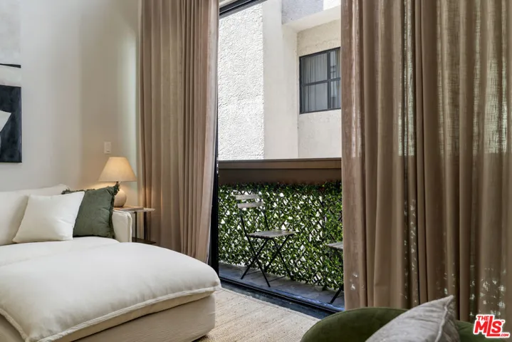 11628 Montana Avenue 208, Los Angeles, California 90049