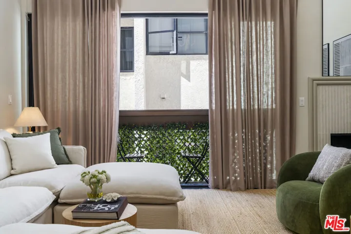 11628 Montana Avenue 208, Los Angeles, California 90049