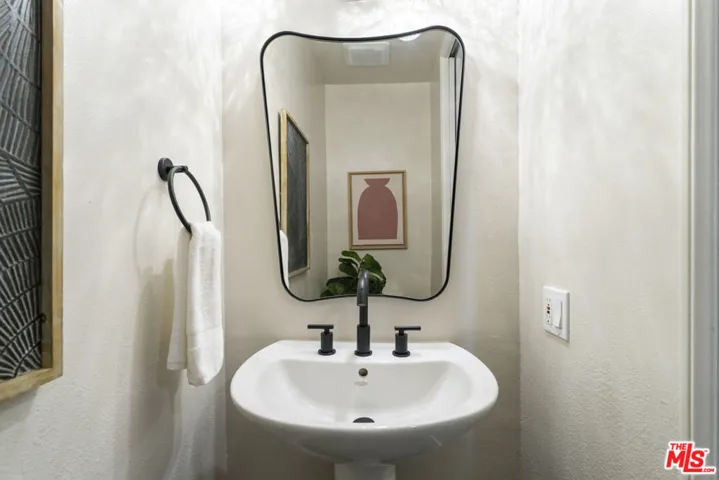 11628 Montana Avenue 208, Los Angeles, California 90049