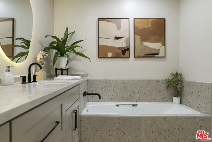 11628 Montana Avenue 208, Los Angeles, California 90049