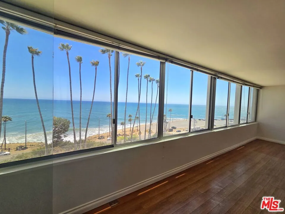 17368 W Sunset Blvd