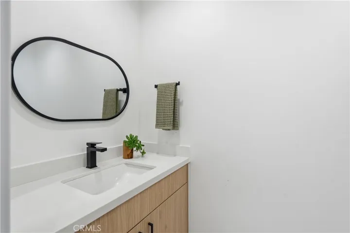1428 S Cloverdale Avenue, Los Angeles, California 90019