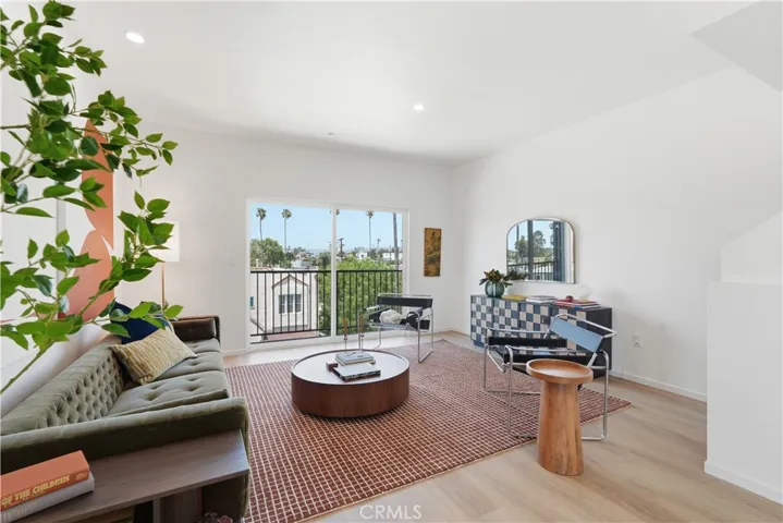 1428 S Cloverdale Avenue, Los Angeles, California 90019