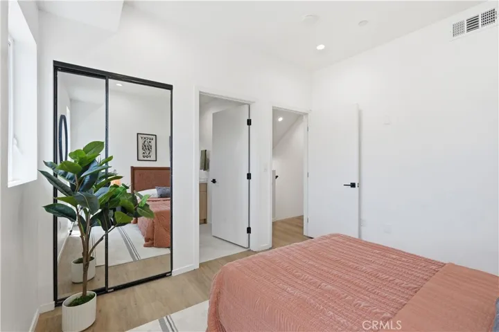 1428 S Cloverdale Avenue, Los Angeles, California 90019