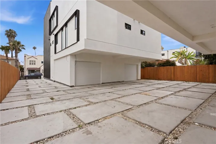 1428 S Cloverdale Avenue, Los Angeles, California 90019