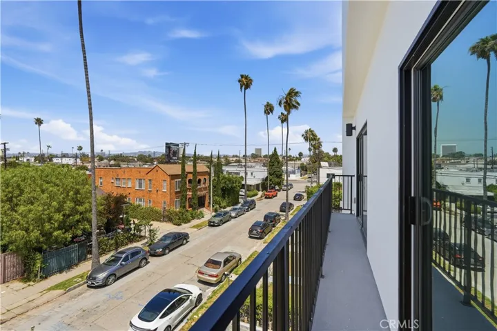 1428 S Cloverdale Avenue, Los Angeles, California 90019
