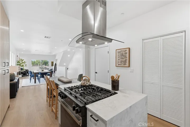 1428 S Cloverdale Avenue, Los Angeles, California 90019