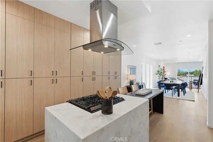 1428 S Cloverdale Avenue, Los Angeles, California 90019