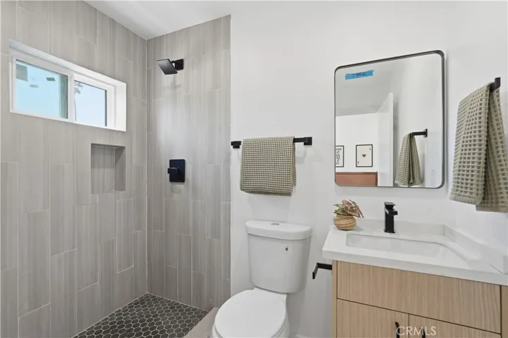 1428 S Cloverdale Avenue, Los Angeles, California 90019