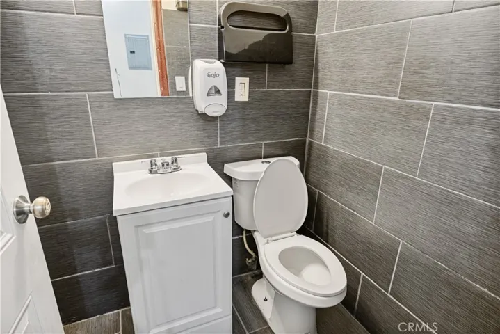 13052 Hawthorne Boulevard, Hawthorne, California 90250
