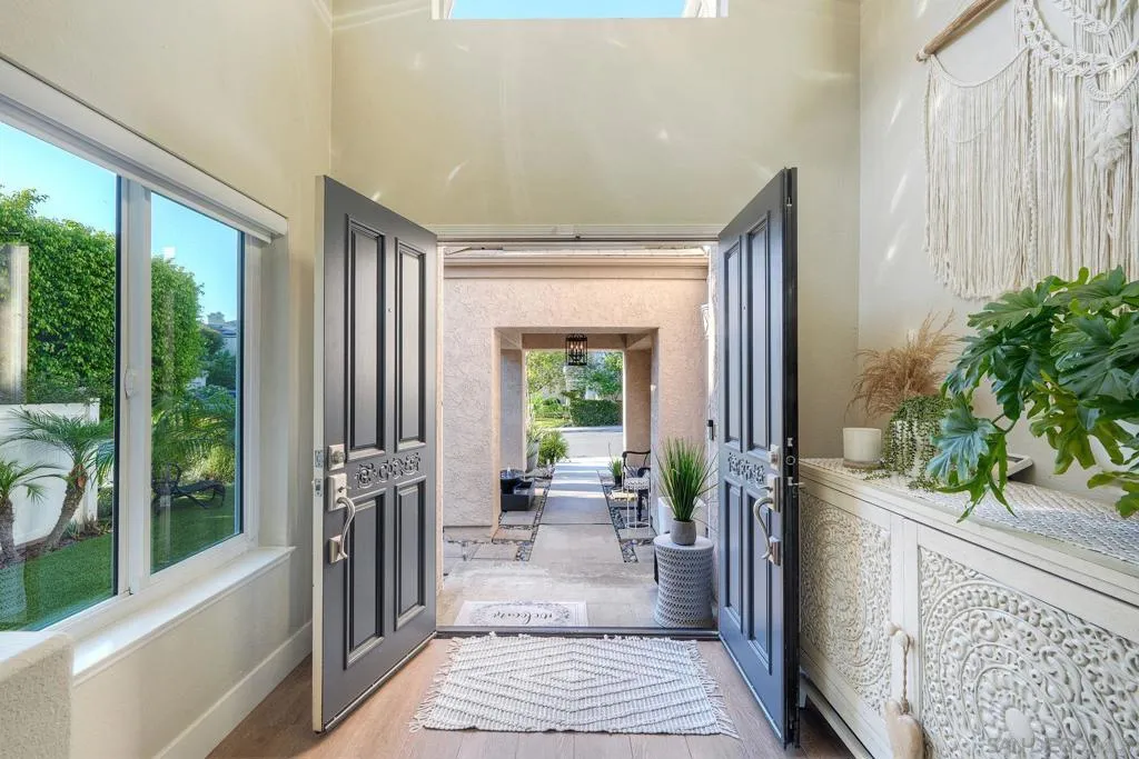 Double door entry.  Great for entertaining!