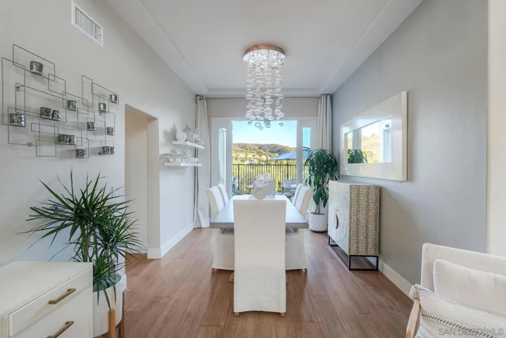 Separate dining room w/ direct access to kitchen.