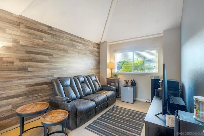 3rd bedroom currently used as "man cave'.