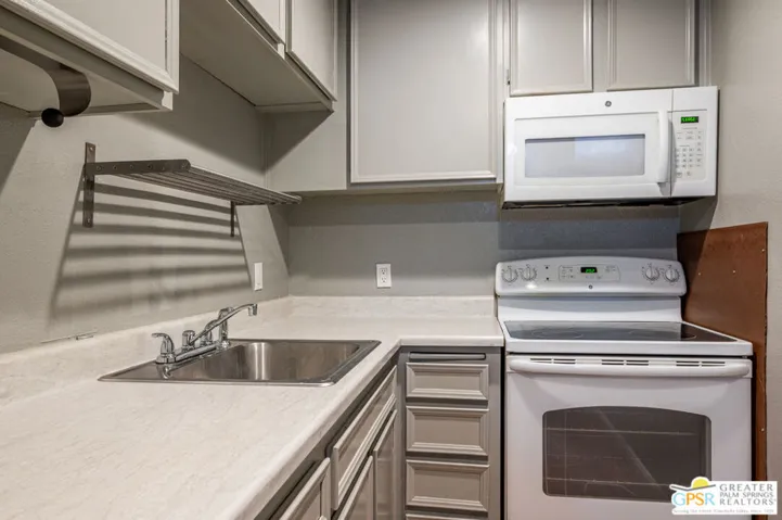 550 N Villa Court 214, Palm Springs, California 92262