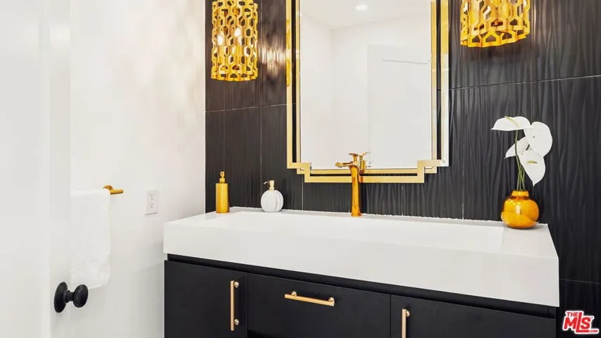 11559 Dona Teresa Drive, Studio City, California 91604