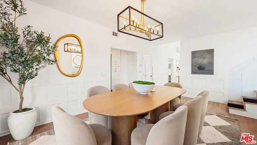 11559 Dona Teresa Drive, Studio City, California 91604