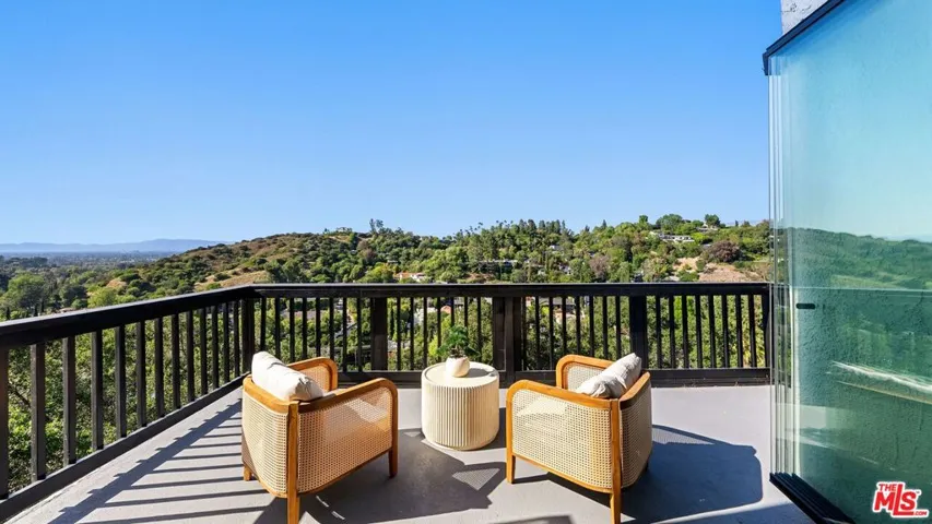 11559 Dona Teresa Drive, Studio City, California 91604