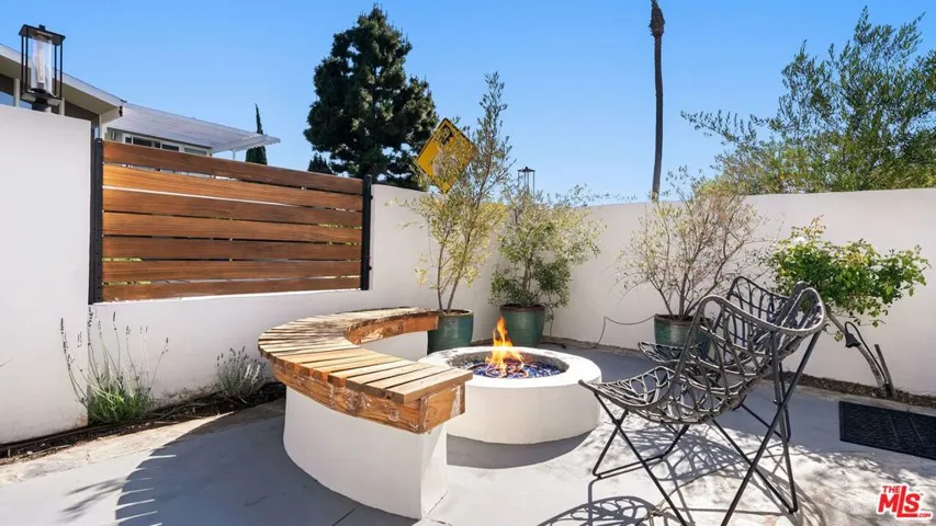 11559 Dona Teresa Drive, Studio City, California 91604